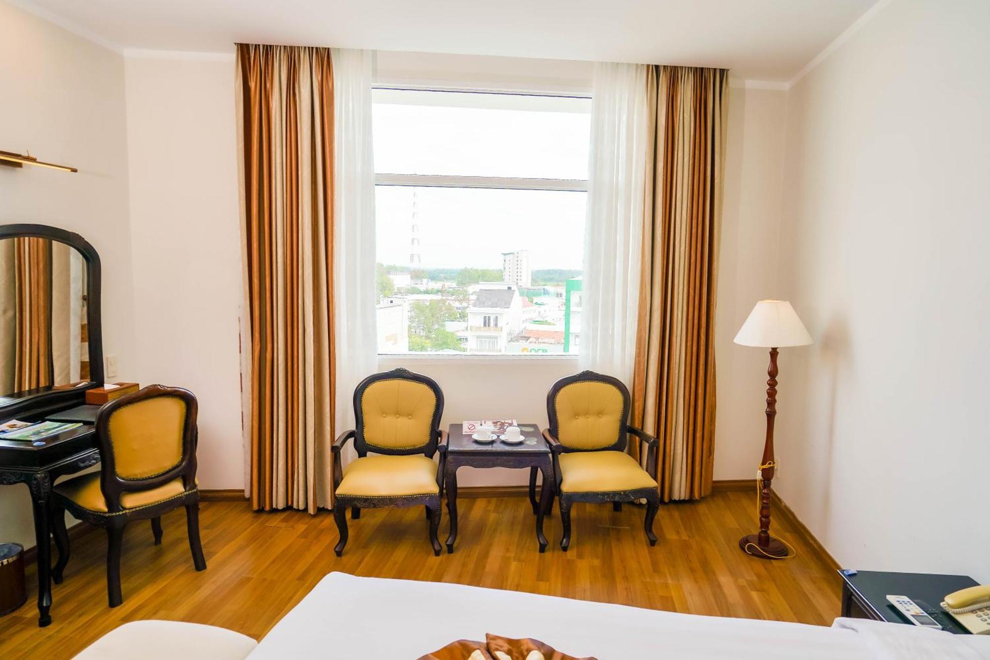 Hoa Binh 1 Hotel Long Xuyen Bagian luar foto