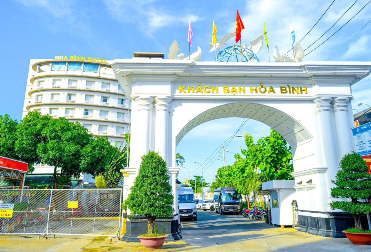 Hoa Binh 1 Hotel Long Xuyen Bagian luar foto