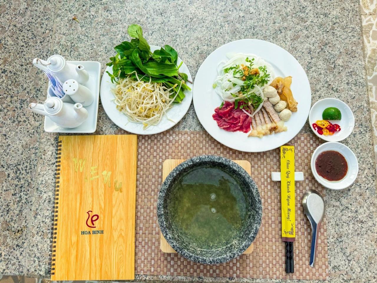 Hoa Binh 1 Hotel Long Xuyen Bagian luar foto