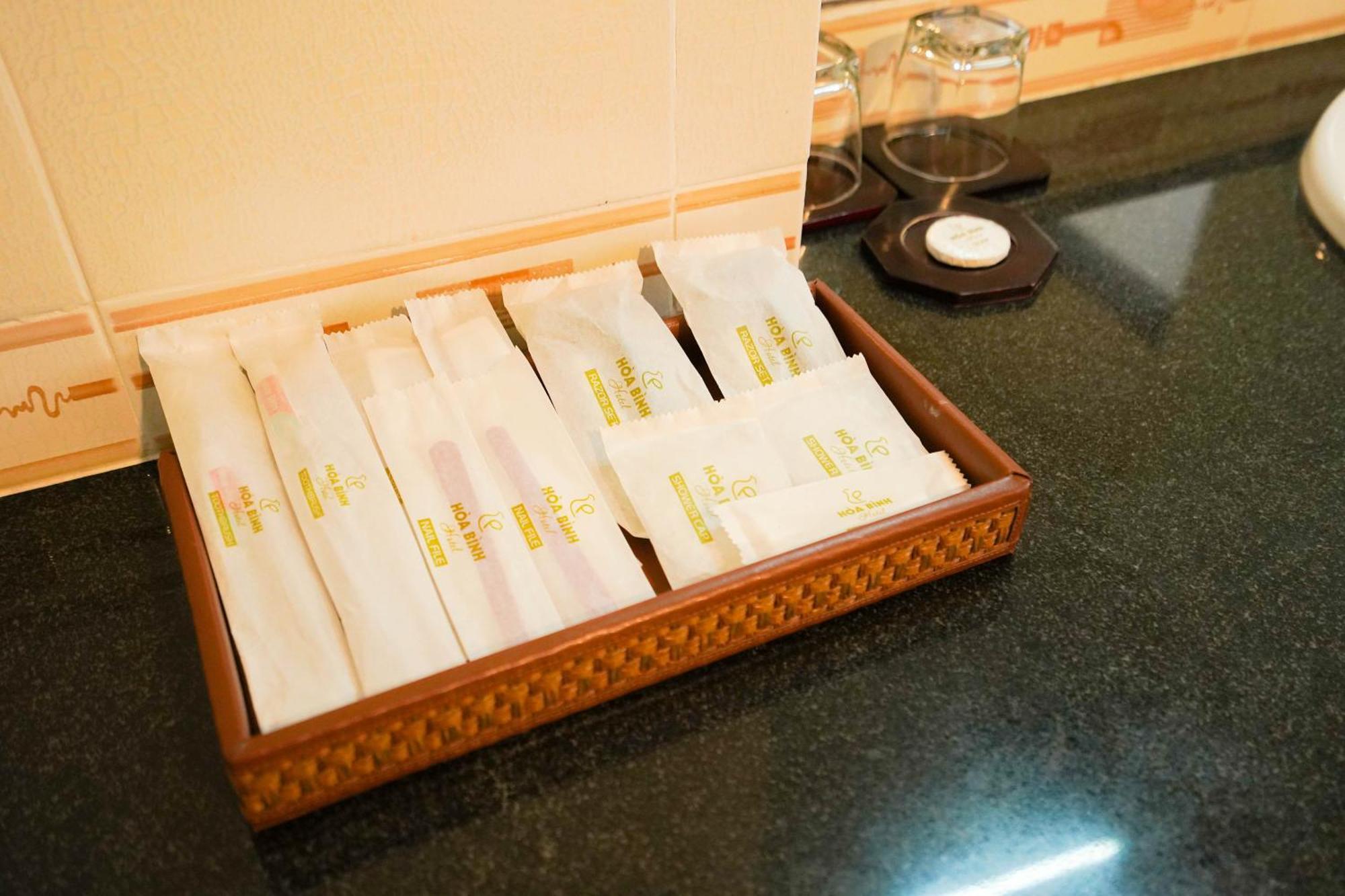 Hoa Binh 1 Hotel Long Xuyen Bagian luar foto