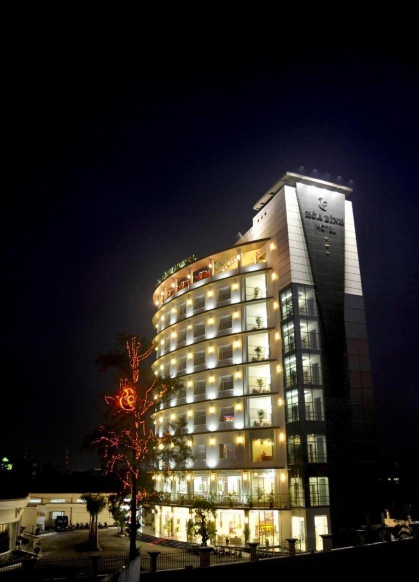 Hoa Binh 1 Hotel Long Xuyen Bagian luar foto