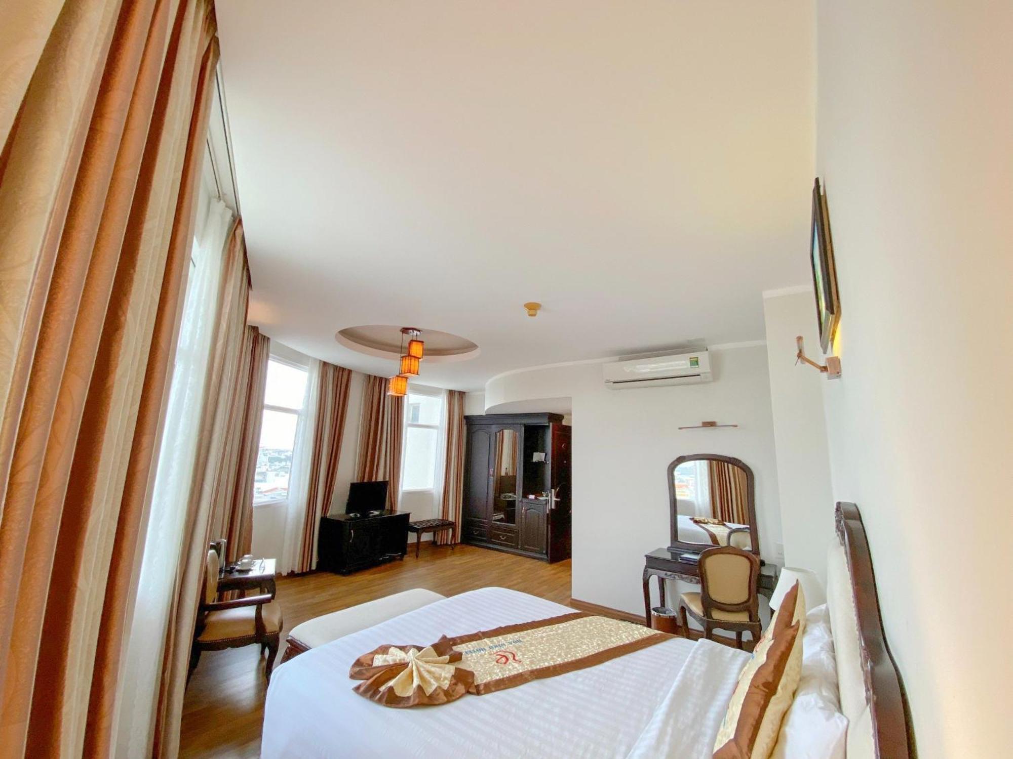 Hoa Binh 1 Hotel Long Xuyen Bagian luar foto