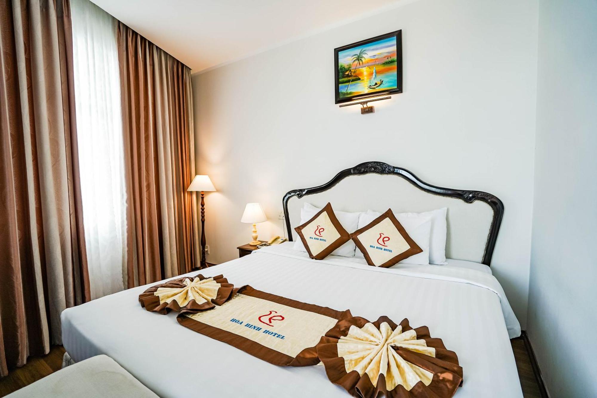 Hoa Binh 1 Hotel Long Xuyen Bagian luar foto