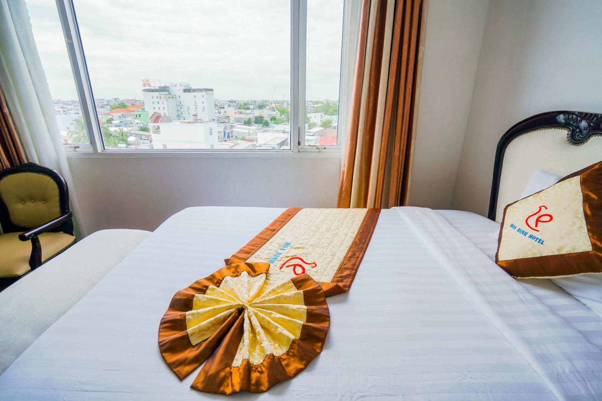 Hoa Binh 1 Hotel Long Xuyen Bagian luar foto