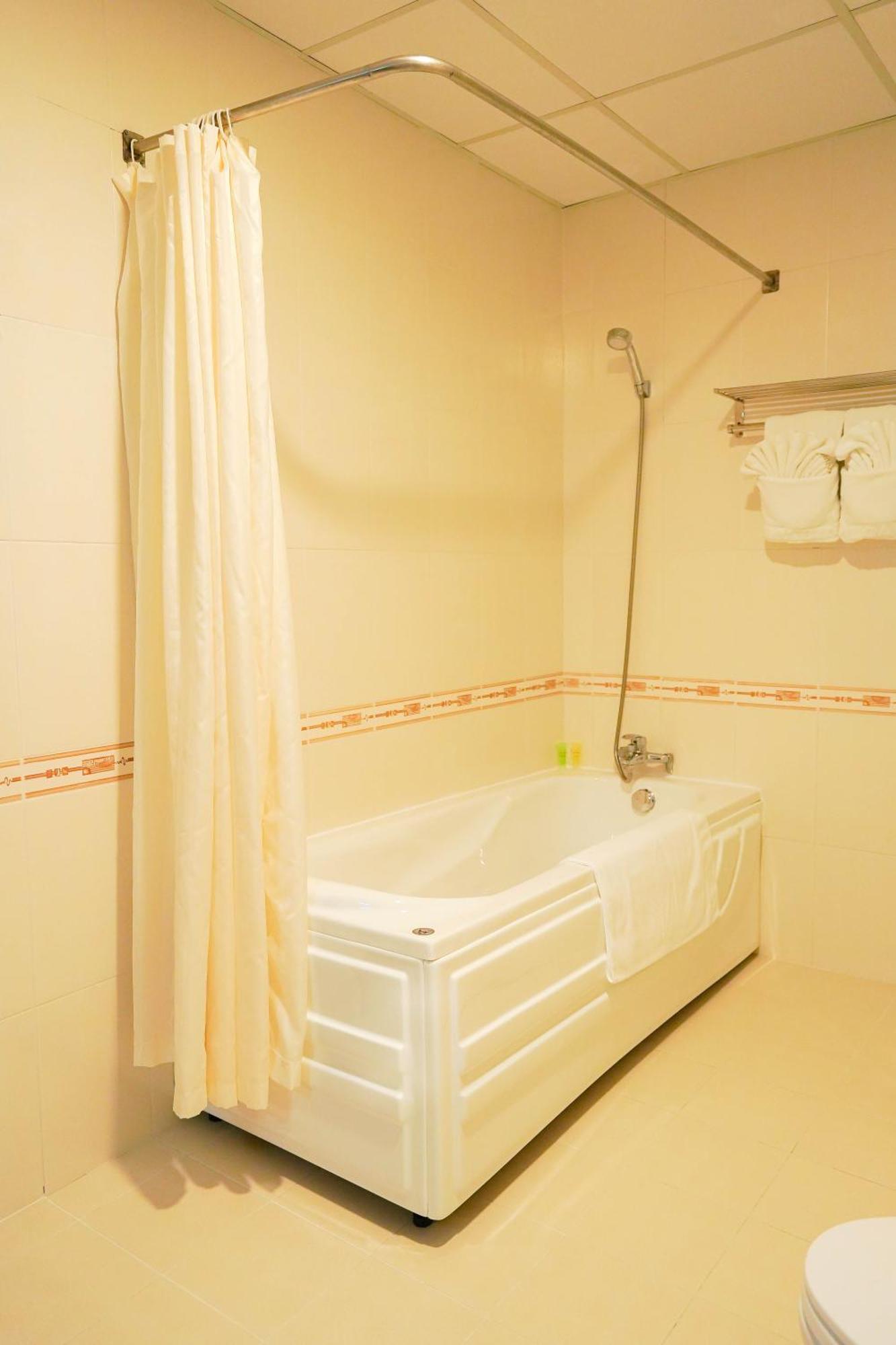 Hoa Binh 1 Hotel Long Xuyen Bagian luar foto