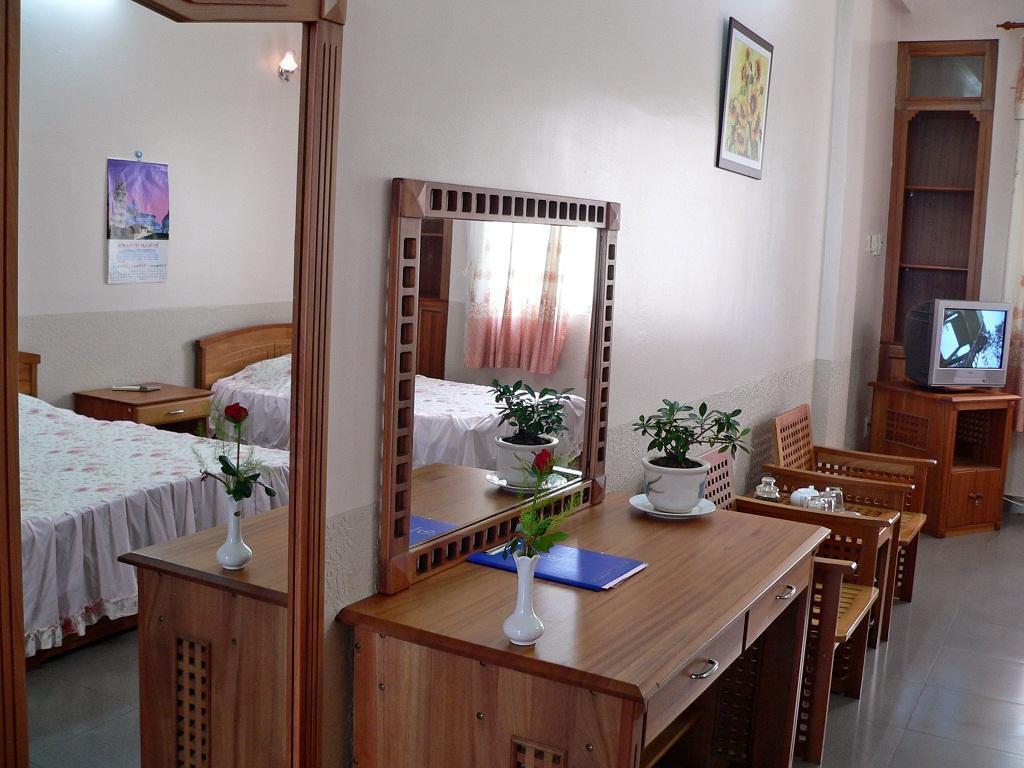 Hoa Binh 1 Hotel Long Xuyen Bagian luar foto