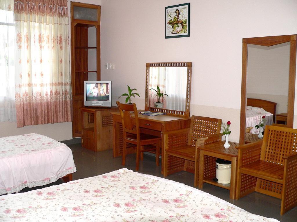 Hoa Binh 1 Hotel Long Xuyen Bagian luar foto